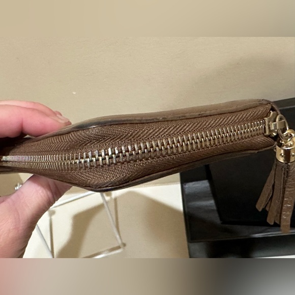 Gucci Soho Brown Zippy Wallet - Picture 9 of 16